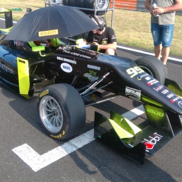 The end of the day is spiced by a formula pilot competition