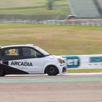 Jaka Marinšek wins a tight battle in Twingo Cup
