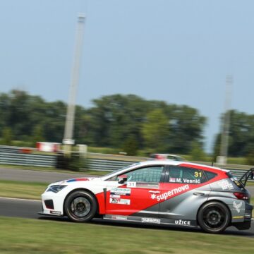 Vesnič wins the first TCR race at Slovakia Ring