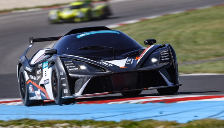Pavlíček and Janiš unstoppable in GT4 Endurance series