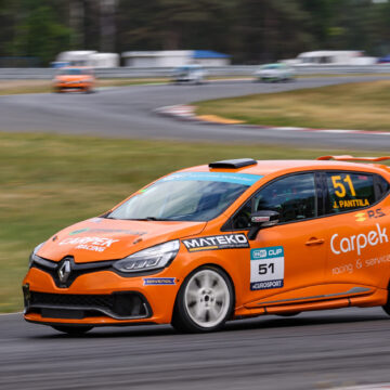 Panttila takes his first win in a thrilling Clio Cup Bohemia race