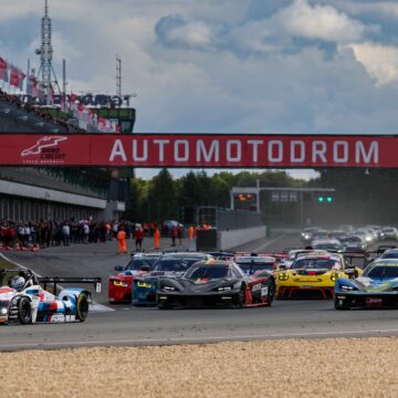 Photo finishes in GT Cup Sprint race: Beňo Wins GT3, Kárník Triumphs in GT4