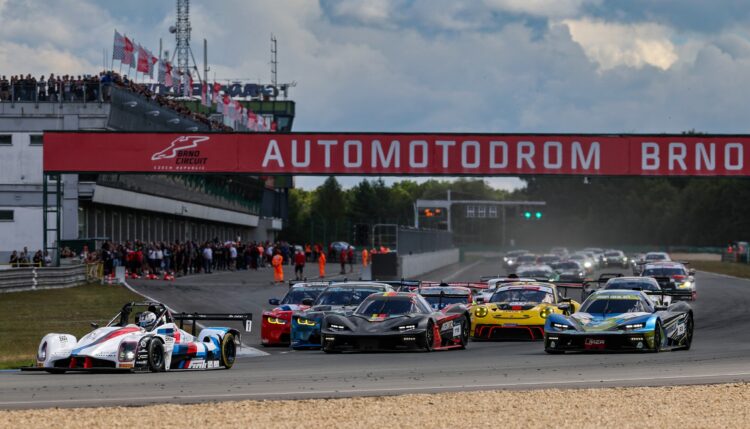 Photo finishes in GT Cup Sprint race: Beňo Wins GT3, Kárník Triumphs in GT4